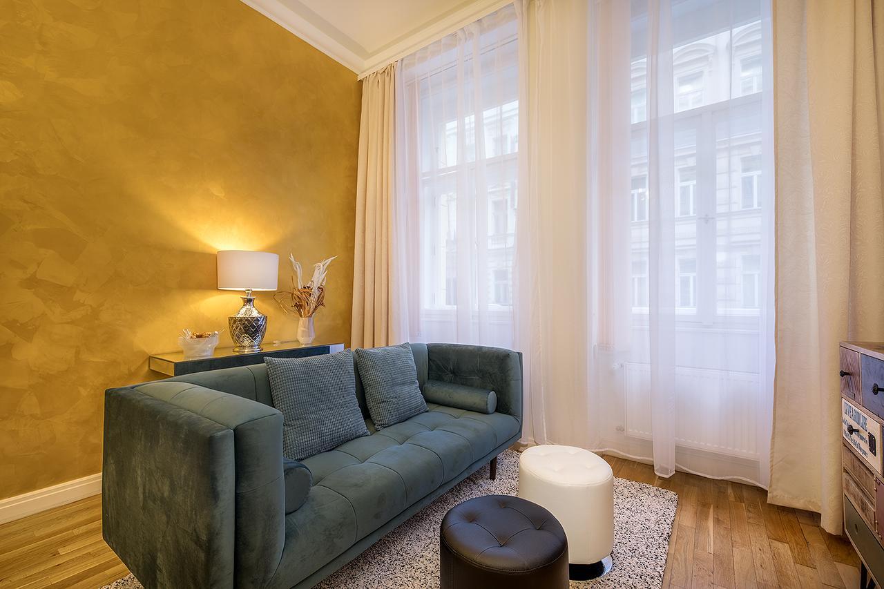 Days - Luxurious Lesser Town Praga